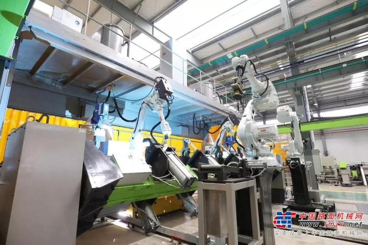 的工業機器人智能工廠的加持,帶來了中聯重科建筑起重機械公司在倉庫